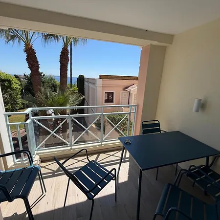 Cozy In Charming With Swimming Pool - Id2021 - Francia Daire